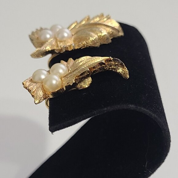 Elegant Gold Leaf Clip On Pearl Earrings- Vintage - Picture 7 of 9